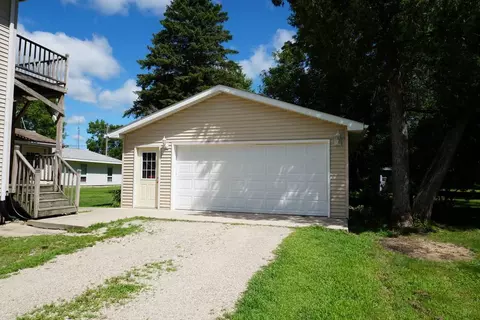 208 Hampton St, Rudd, IA 50471 photo 3