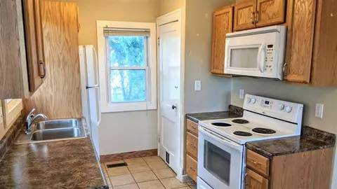619 Maynard Ave, Waterloo, IA 50701 photo 6