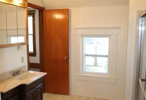 170 E Franklin St, Denver, IA 50622 photo 16