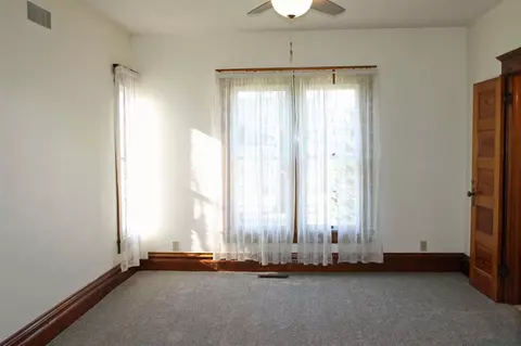 170 E Franklin St, Denver, IA 50622 photo 3