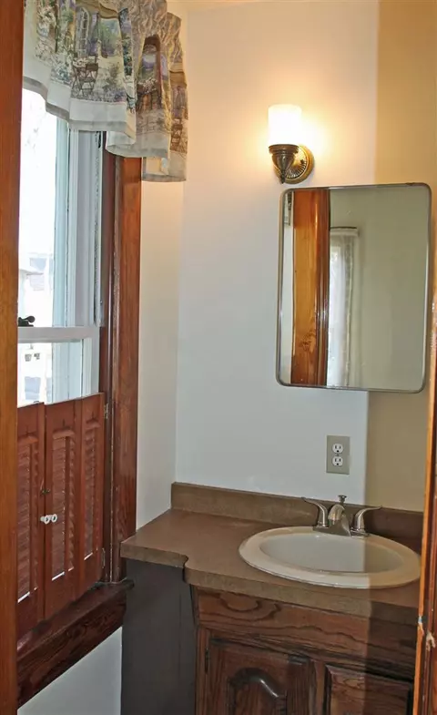 170 E Franklin St, Denver, IA 50622 photo 11