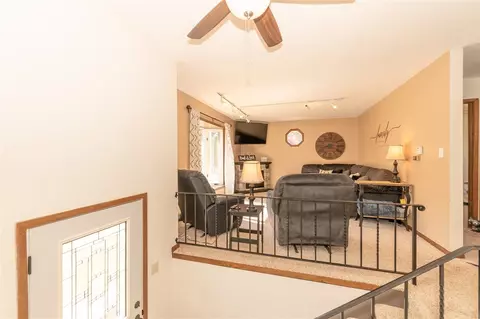 1122 Fleur Dr, Waterloo, IA 50701 photo 4