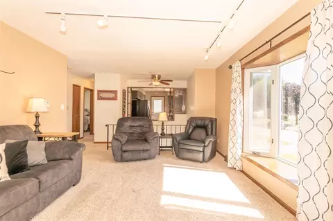 1122 Fleur Dr, Waterloo, IA 50701 photo 5