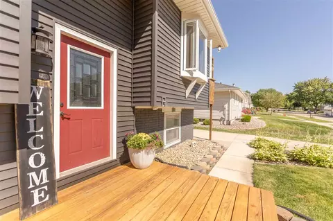 1122 Fleur Dr, Waterloo, IA 50701 photo 3