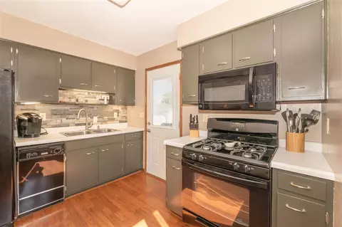 1122 Fleur Dr, Waterloo, IA 50701 photo 9