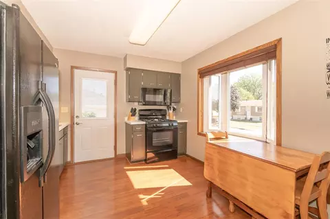1122 Fleur Dr, Waterloo, IA 50701 photo 8