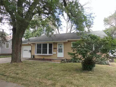 1521 E Mitchell Ave, Waterloo, IA 50702 photo 1
