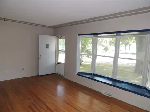 1521 E Mitchell Ave, Waterloo, IA 50702 photo 4