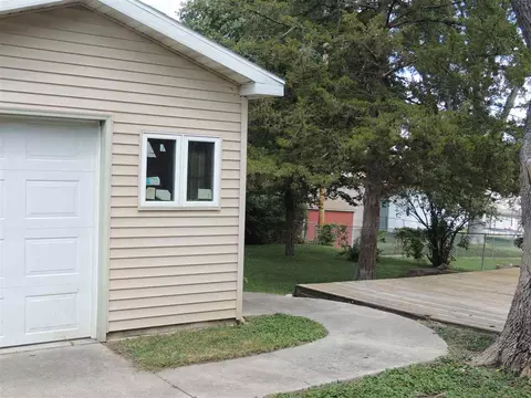 1521 E Mitchell Ave, Waterloo, IA 50702 photo 22
