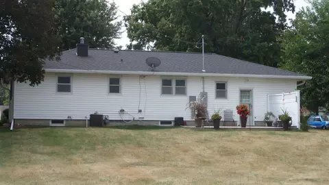 513 4th St, Gladbrook, IA 50635 photo 3