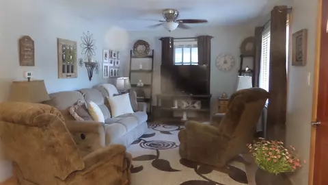 513 4th St, Gladbrook, IA 50635 photo 13