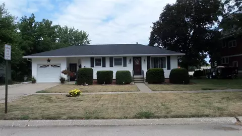513 4th St, Gladbrook, IA 50635 photo 2