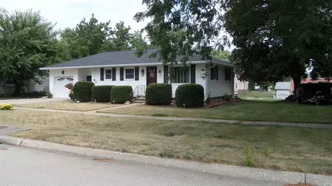 513 4th St, Gladbrook, IA 50635 photo 1