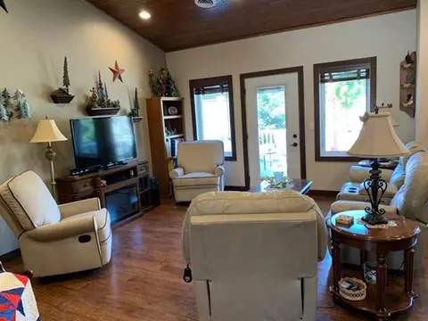 702 E Water St #3, Decorah, IA 52101 photo 5