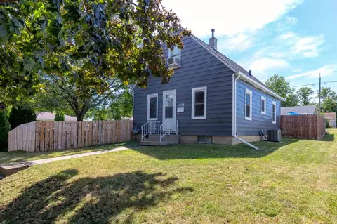1738 Bertch Ave, Waterloo, IA 50702 photo 2
