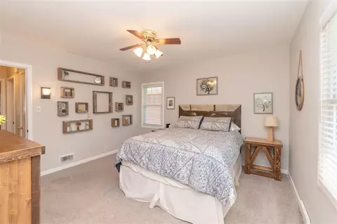 243 Ivanhoe Rd, Waterloo, IA 50701 photo 15