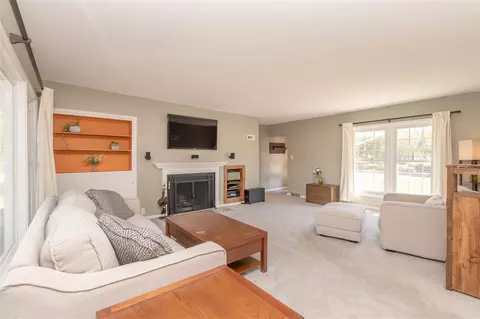 243 Ivanhoe Rd, Waterloo, IA 50701 photo 5