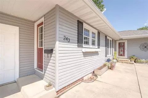243 Ivanhoe Rd, Waterloo, IA 50701 photo 4