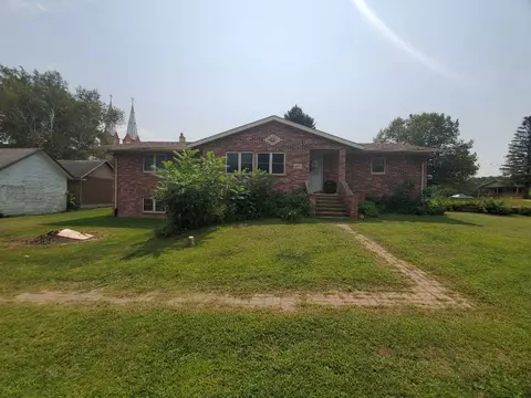 12615 Maple St, Eldorado, IA 52175 photo 2