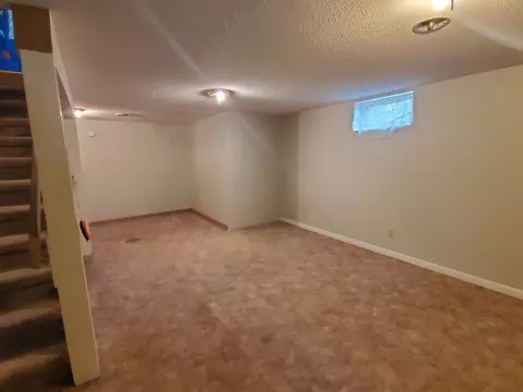 12615 Maple St, Eldorado, IA 52175 photo 17