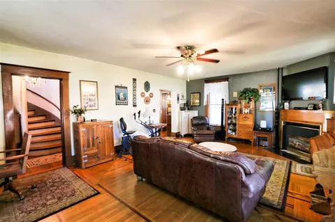 709 E Main St, Decorah, IA 52101 photo 5