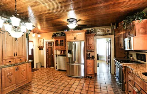 709 E Main St, Decorah, IA 52101 photo 6
