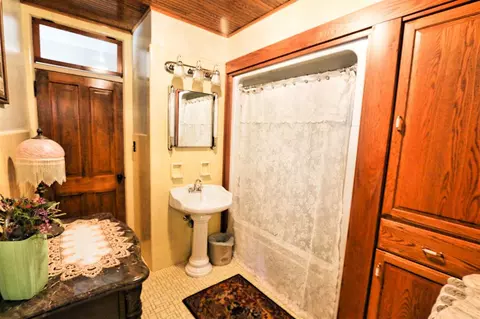 709 E Main St, Decorah, IA 52101 photo 12