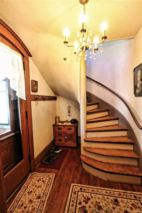 709 E Main St, Decorah, IA 52101 photo 3