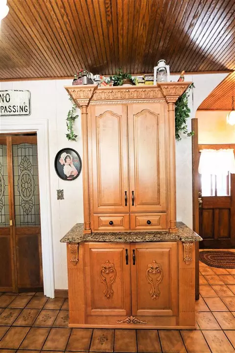 709 E Main St, Decorah, IA 52101 photo 7