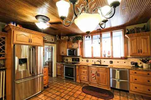 709 E Main St, Decorah, IA 52101 photo 8