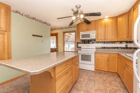 1251 S Hackett Rd, Waterloo, IA 50701 photo 7
