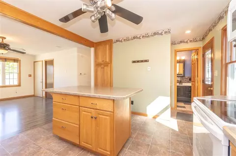 1251 S Hackett Rd, Waterloo, IA 50701 photo 10