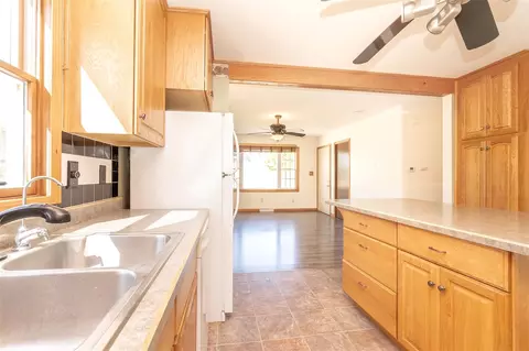 1251 S Hackett Rd, Waterloo, IA 50701 photo 9