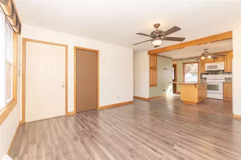 1251 S Hackett Rd, Waterloo, IA 50701 photo 5