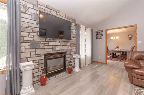 802 Sonya Dr, Waterloo, IA 50702 photo 6