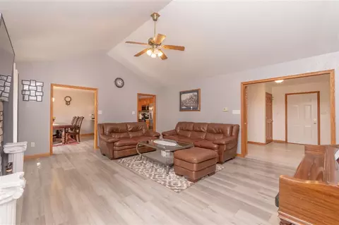 802 Sonya Dr, Waterloo, IA 50702 photo 5