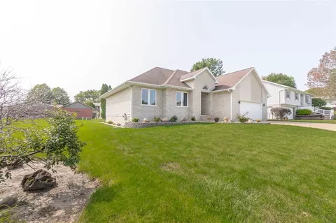 802 Sonya Dr, Waterloo, IA 50702 photo 1