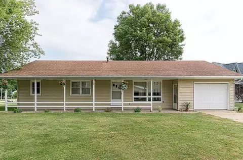 404 E 2nd Ave, Coggon, IA 52218 photo 1