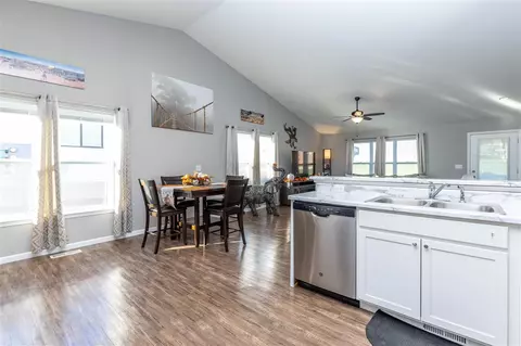 734 Grindstone Cir, Waterloo, IA 50702 photo 7
