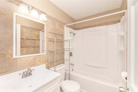 1845 E Ridgeway Ave, Waterloo, IA 50702 photo 12