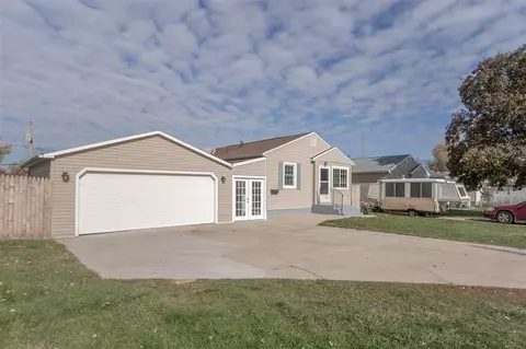 1845 E Ridgeway Ave, Waterloo, IA 50702 photo 2