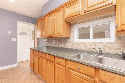 1845 E Ridgeway Ave, Waterloo, IA 50702 photo 11
