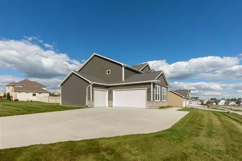 1107 Partridge Ln, Waterloo, IA 50701 photo 3