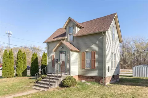 704 Bluff St, Cedar Falls, IA 50613 photo 3