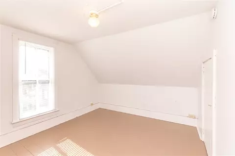 704 Bluff St, Cedar Falls, IA 50613 photo 17