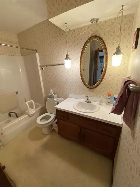 843 Olympic Dr, Waterloo, IA 50701 photo 9