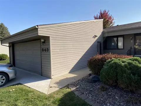 843 Olympic Dr, Waterloo, IA 50701 photo 1