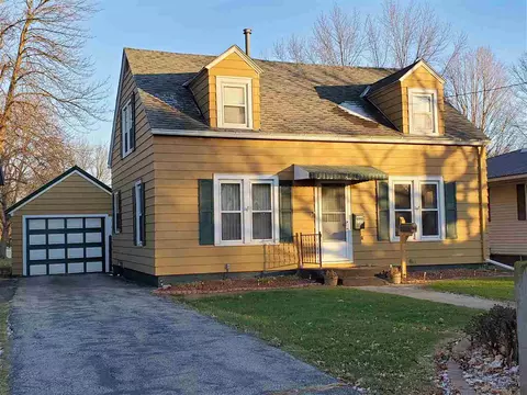 737 E 3rd St, Cresco, IA 52136 photo 1