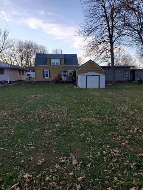 737 E 3rd St, Cresco, IA 52136 photo 2