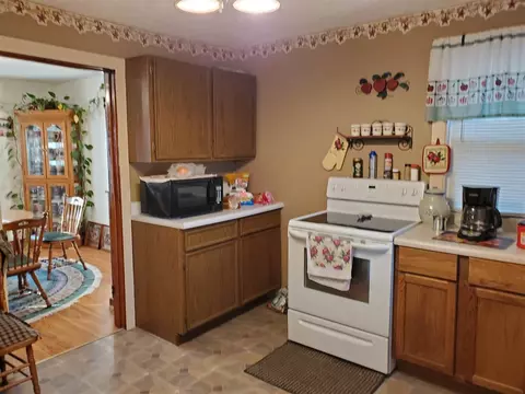 737 E 3rd St, Cresco, IA 52136 photo 7